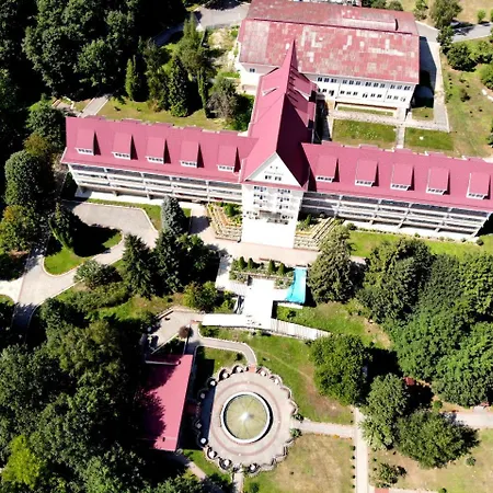 אתר נופש Karpaty Borzhawa Dovhe